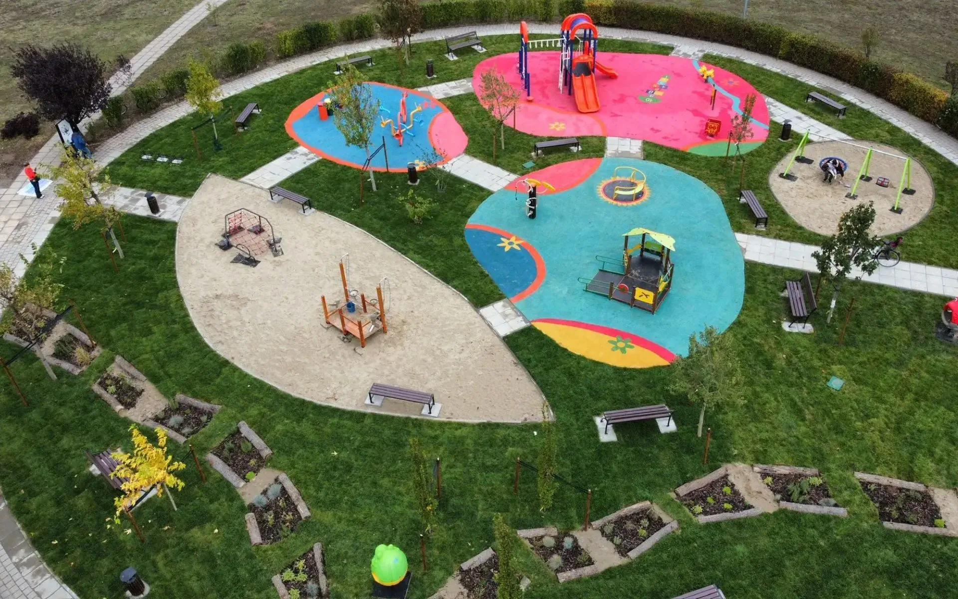 Primul loc de joacă incluziv din Ploiești amenajat de Pădurea Copiilor, cu sprijinul Rompetrol